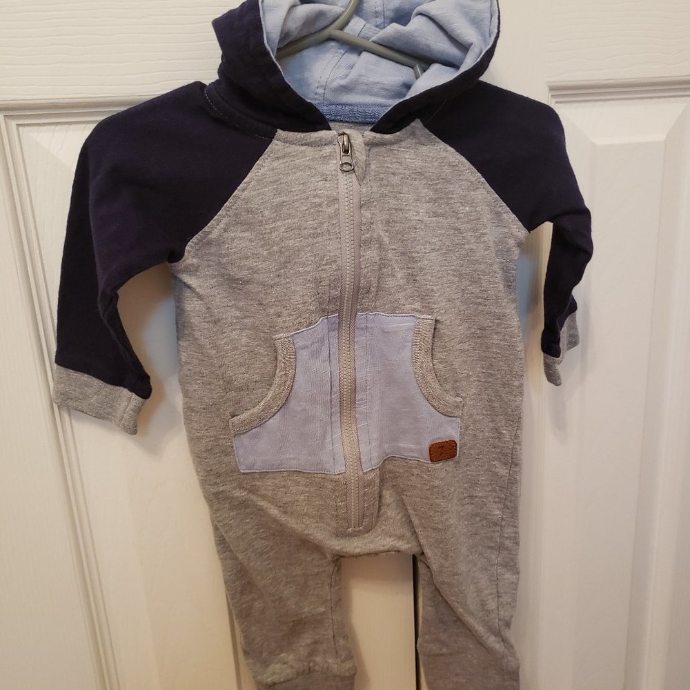 7 for all Mankind baby zip-up bodysuit with hood - size 6-9months